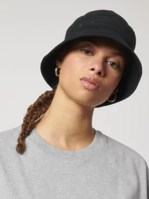 STAU893_BUCKET_HAT_BLACK_STUDIO_FRONT_MAIN_5